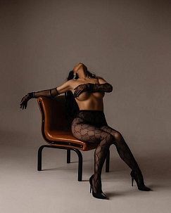 Девушка массажистка Николь, салон Монро